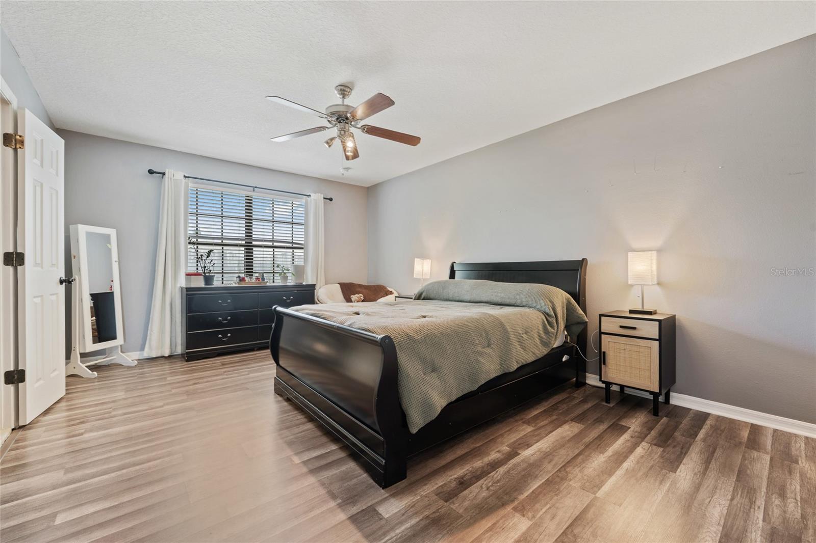WINDSOR LAKE TWNHMS - Residential