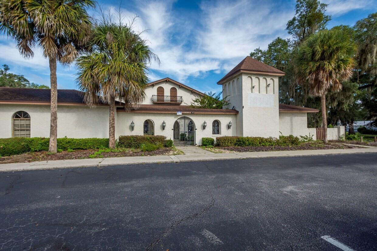 Former 5,962 sq ft Bank space with drive-thru for lease on high traffic main SR40 East-West corridor. This property has a wide frontage on Silver Springs Blvd., located at the Gateway to Ocala and the Ocala National Forest population centers. Close to large shopping centers, supercenter, and many national franchise restaurants and retailers. This location is perfect for a Financial Institution, medical dispensary, QSR quick serve restaurant or any style restaurant, or retail use. Over 100 parking spaces with turning lanes and easy in and out to main thoroughfare and side roads.