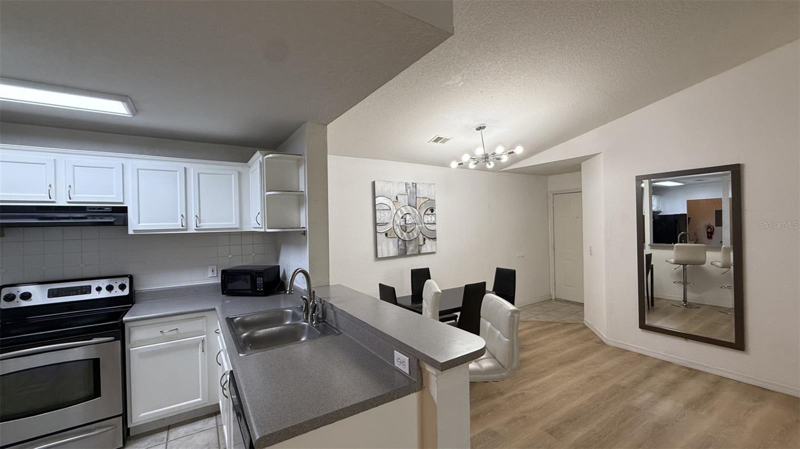 SAND LAKE PRIVATE RESIDENCES - Residential Lease