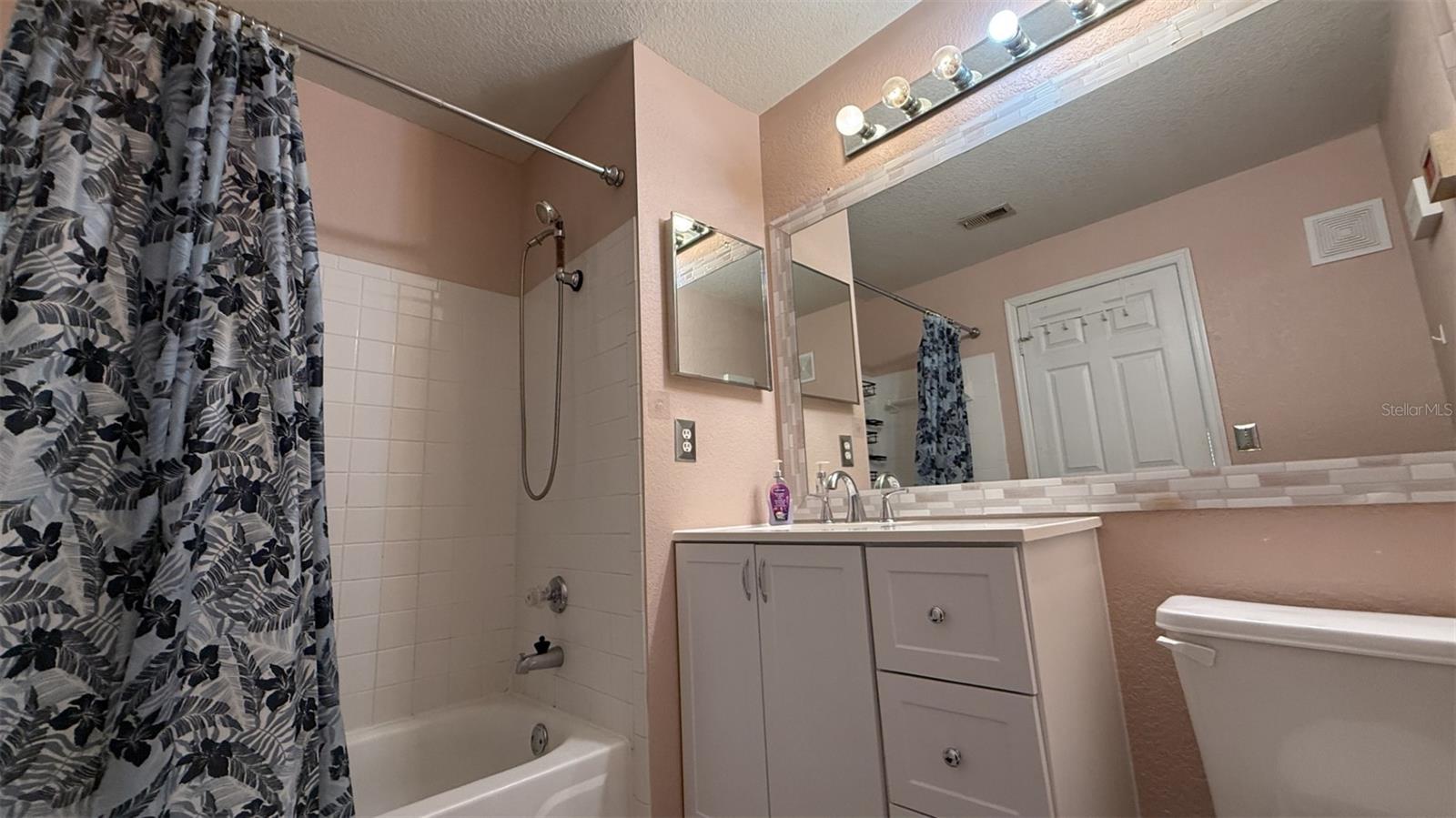 SAND LAKE PRIVATE RESIDENCES - Residential Lease