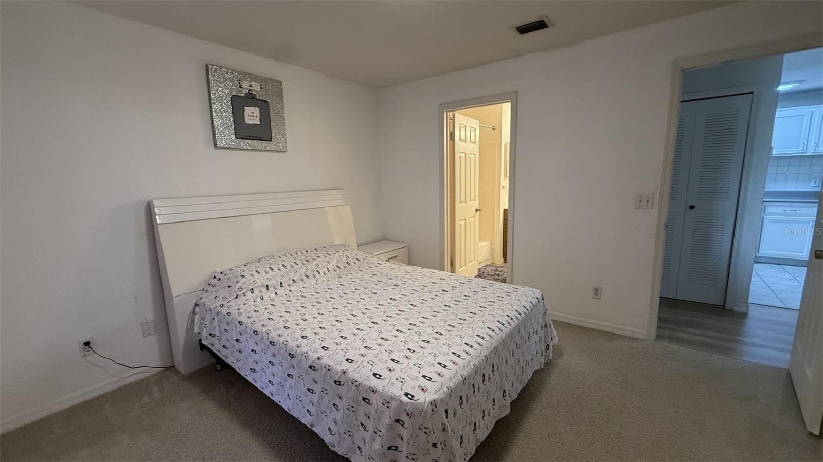 SAND LAKE PRIVATE RESIDENCES - Residential Lease