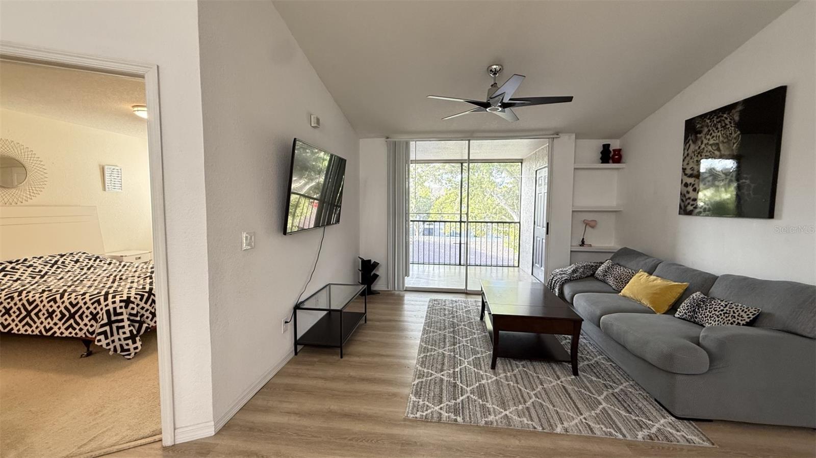 SAND LAKE PRIVATE RESIDENCES - Residential Lease