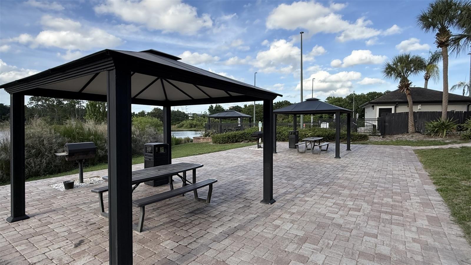 SAND LAKE PRIVATE RESIDENCES - Residential Lease