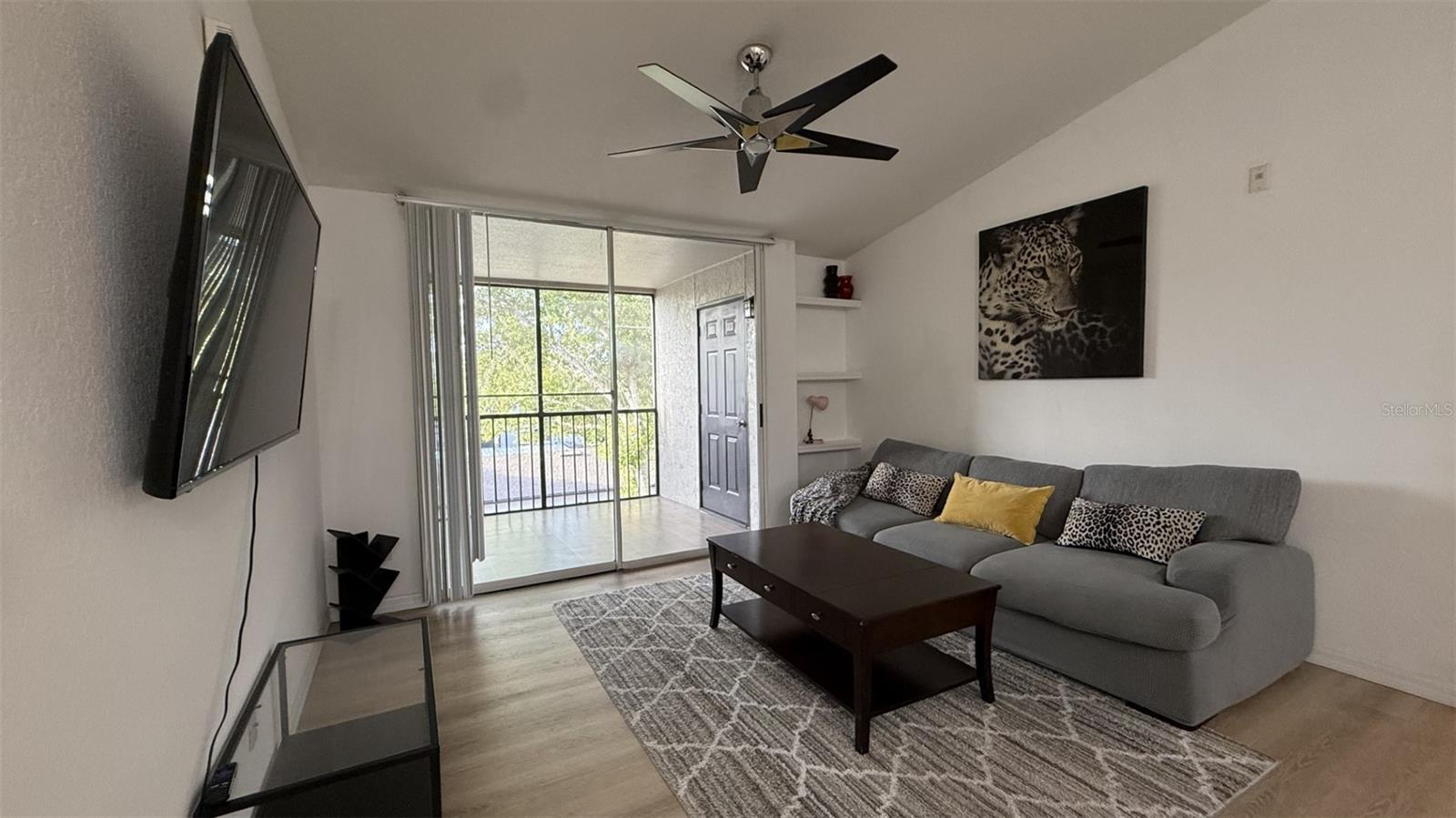 SAND LAKE PRIVATE RESIDENCES - Residential Lease