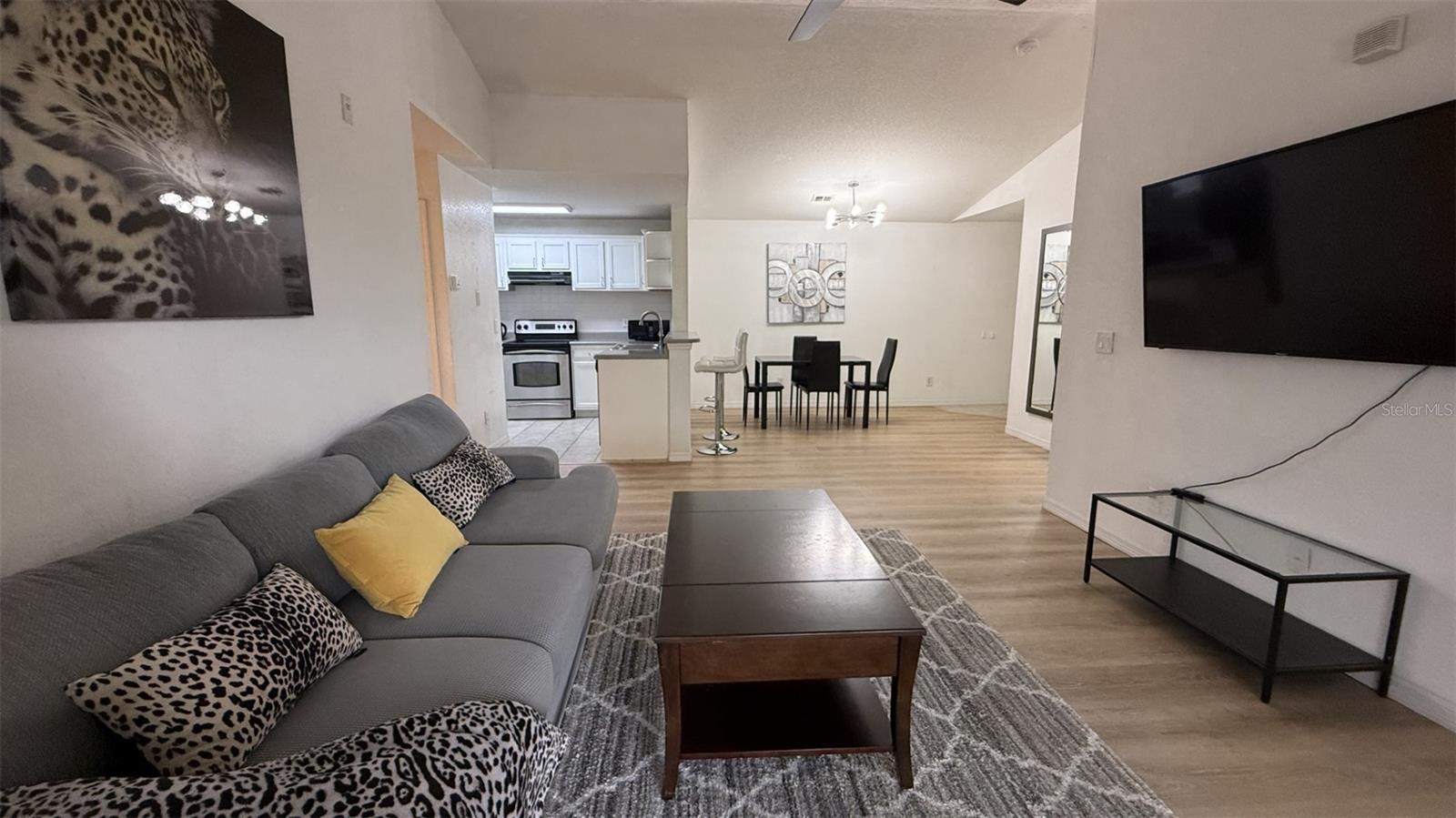 SAND LAKE PRIVATE RESIDENCES - Residential Lease