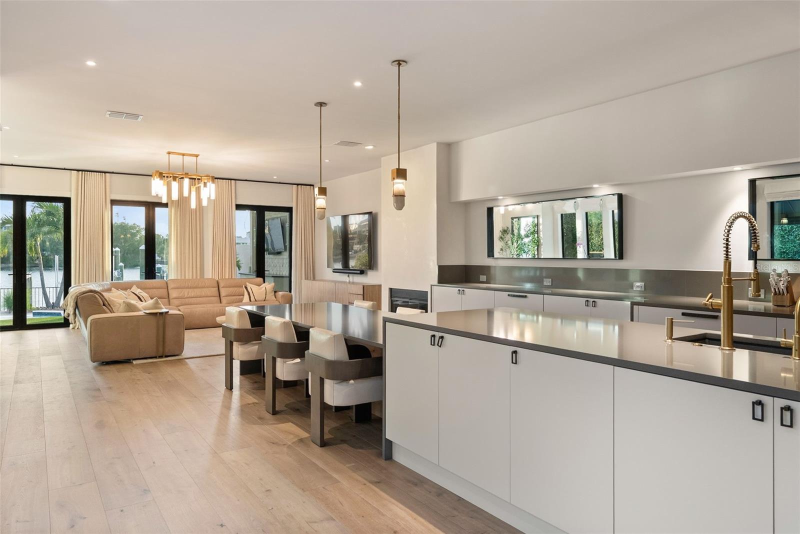 ST TROPEZ AT HARBOUR ISLAND PH - Residential