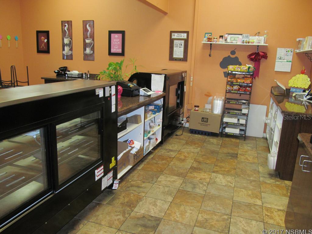 Well Established Cafe'Bakery & Pastry Shop. Serving Breakfast, Lunch Goodies & More. Open just 5 days a week, this quaint little Cafe' offers fresh daily deserts that will melt your tummy. They cater to many types of office functions also and are very reputable. Best suited for someone with experience but owner would assist and train for a period of time if you don't have any. THIS IS CONFIDENTIAL SO PLEASE DO NOT GO IN AND DISTURB BUSINESS & EMPLOYEES. ;Water: City