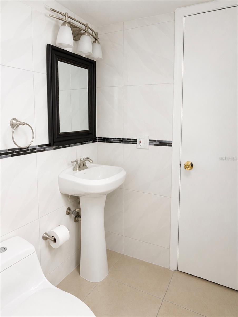 KING CREST CONDO - Residential
