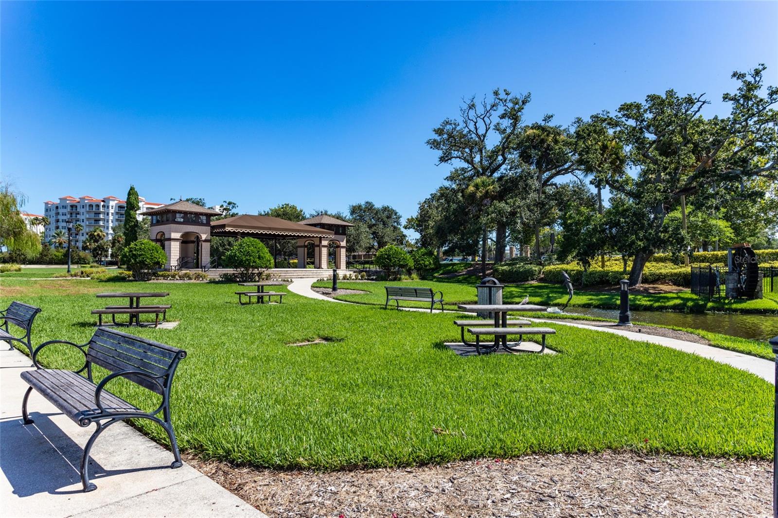 EL PINO PARQUE - Residential