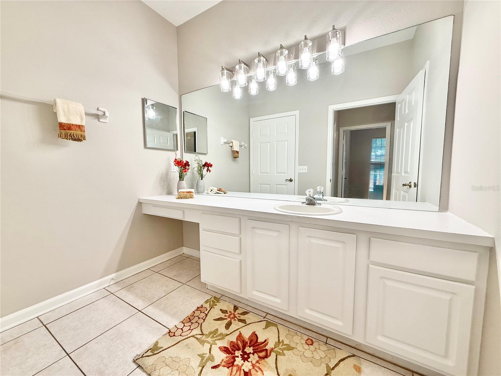 CRESTVIEW CONDO PH 01 - Residential Lease