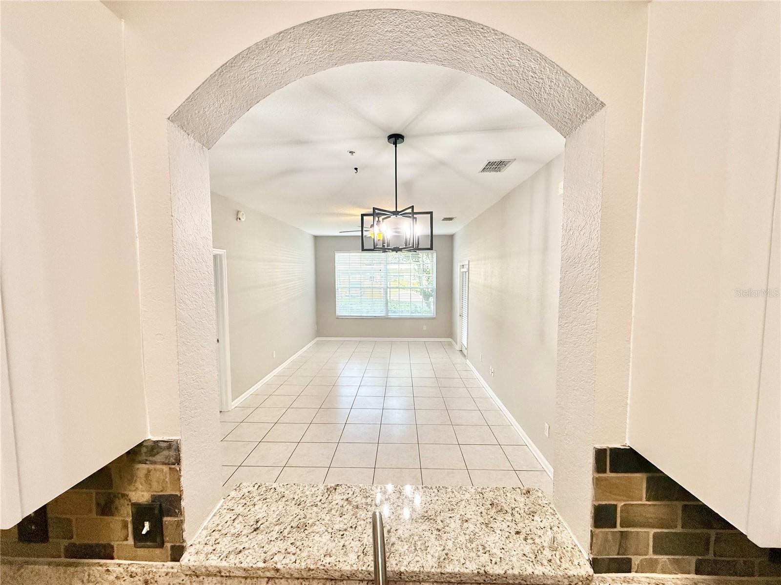 CRESTVIEW CONDO PH 01 - Residential Lease