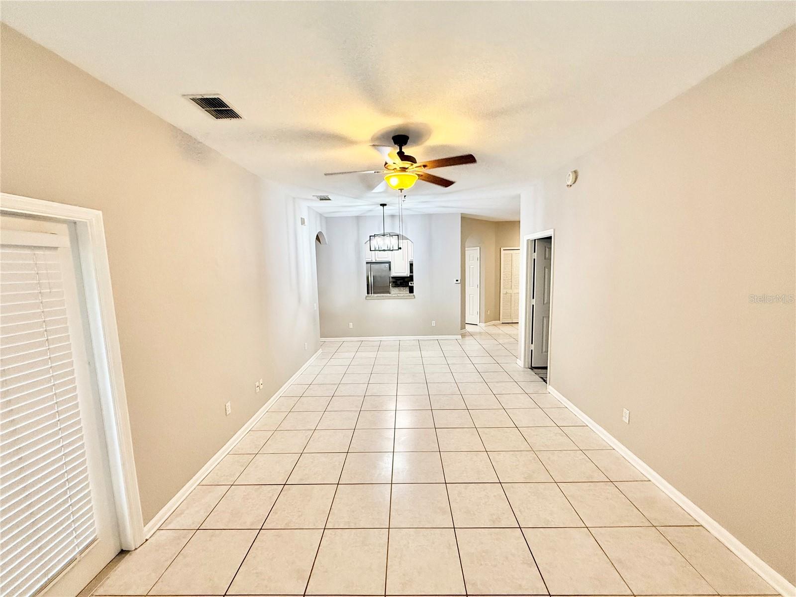 CRESTVIEW CONDO PH 01 - Residential Lease