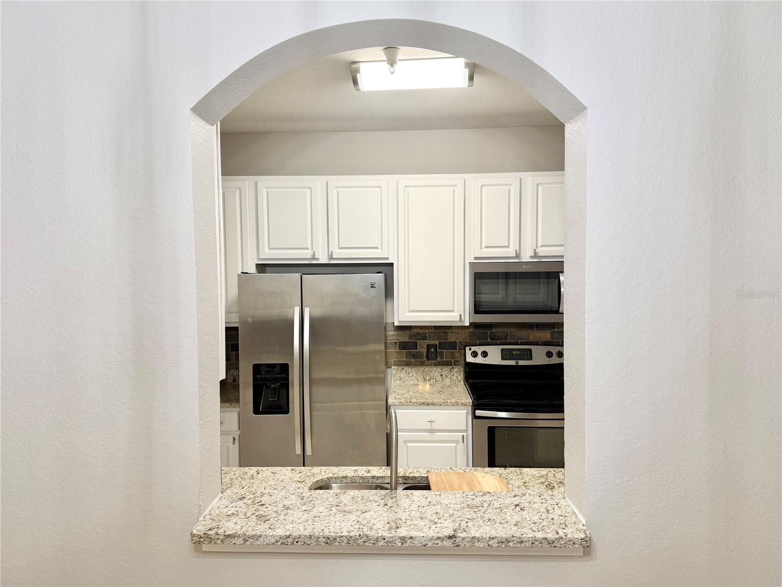 CRESTVIEW CONDO PH 01 - Residential Lease