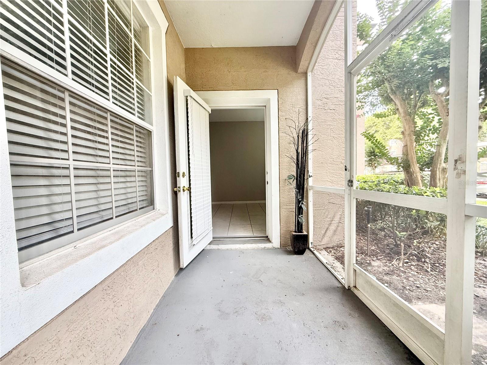 CRESTVIEW CONDO PH 01 - Residential Lease