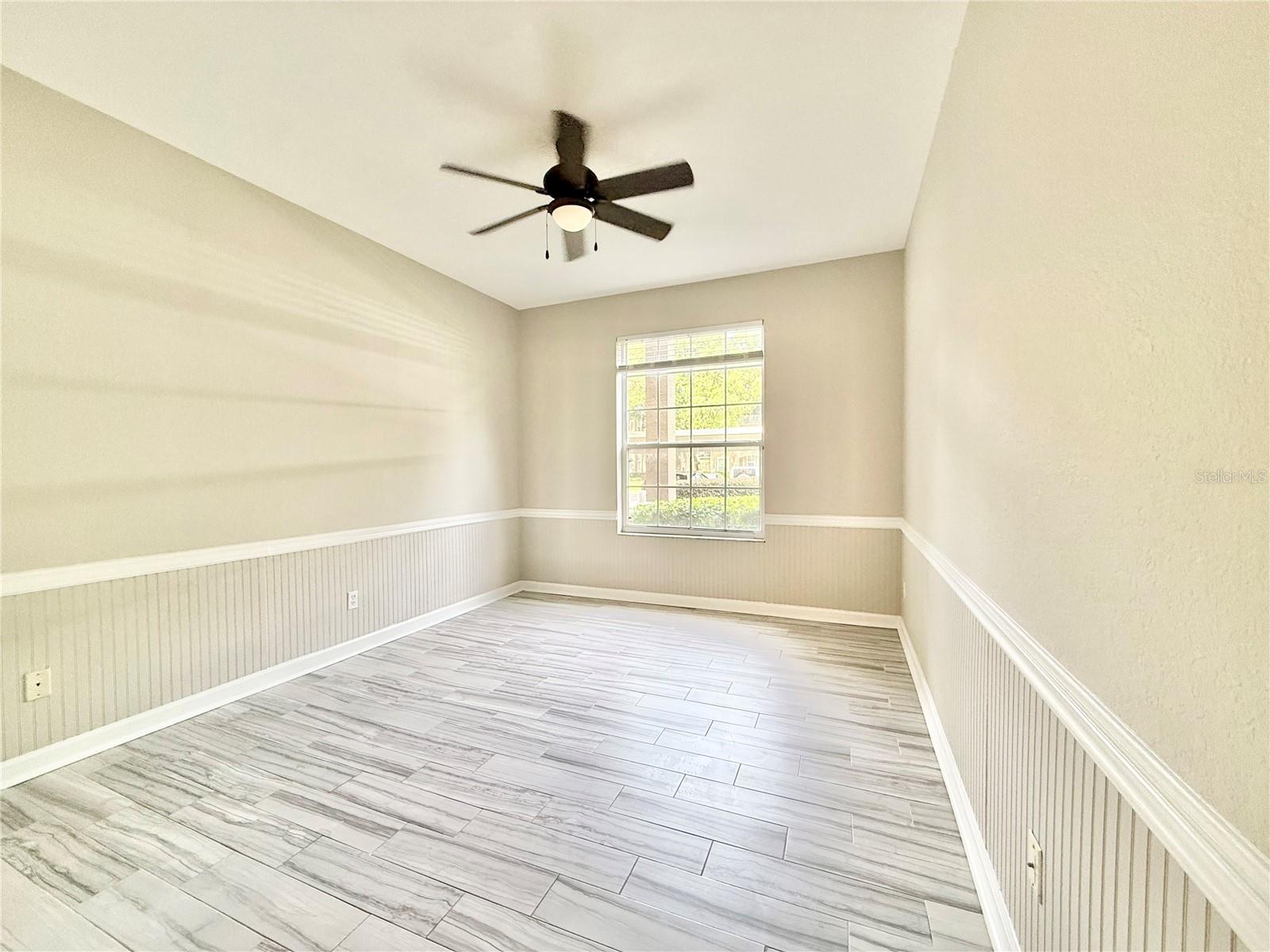 CRESTVIEW CONDO PH 01 - Residential Lease