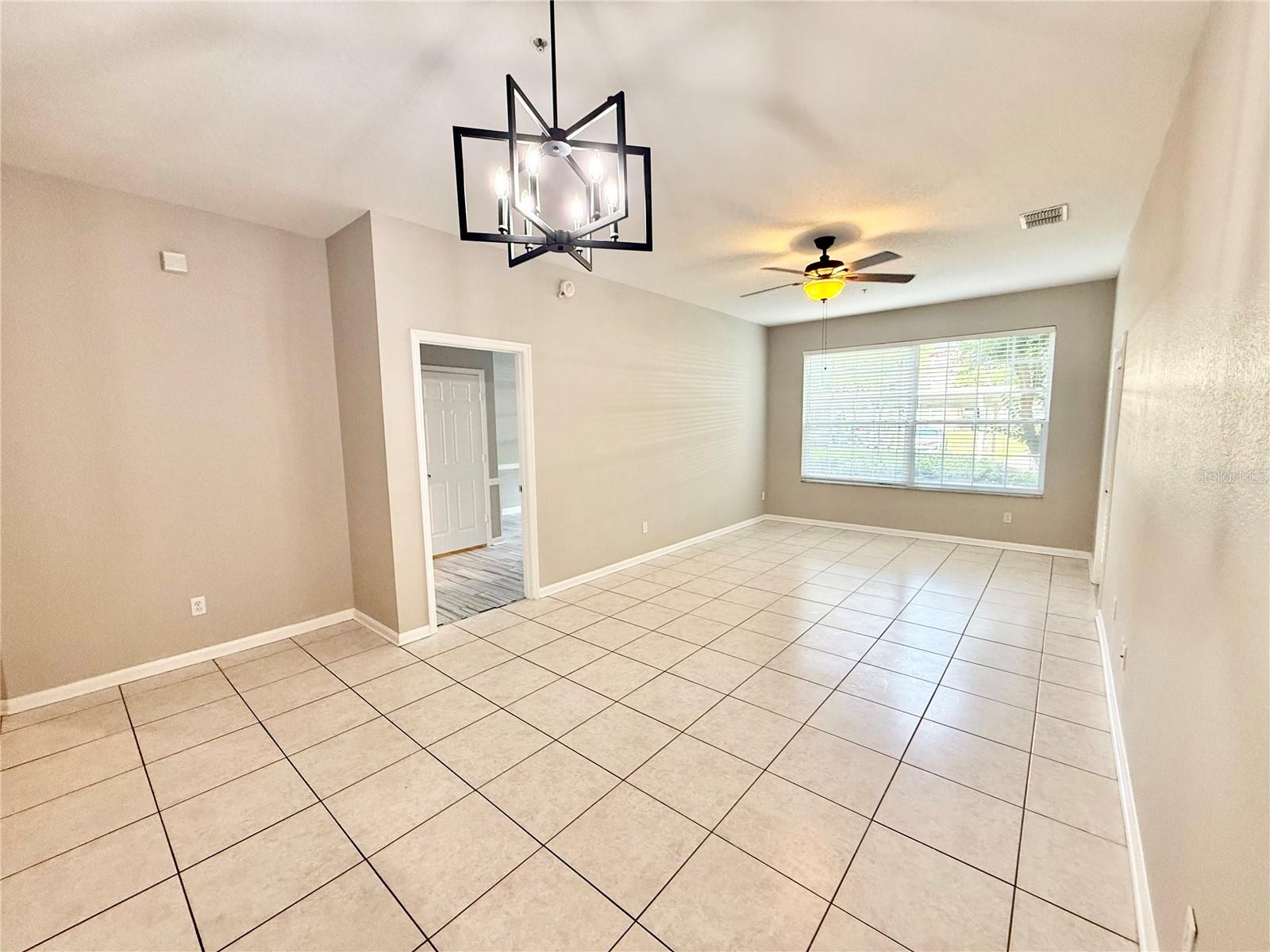CRESTVIEW CONDO PH 01 - Residential Lease