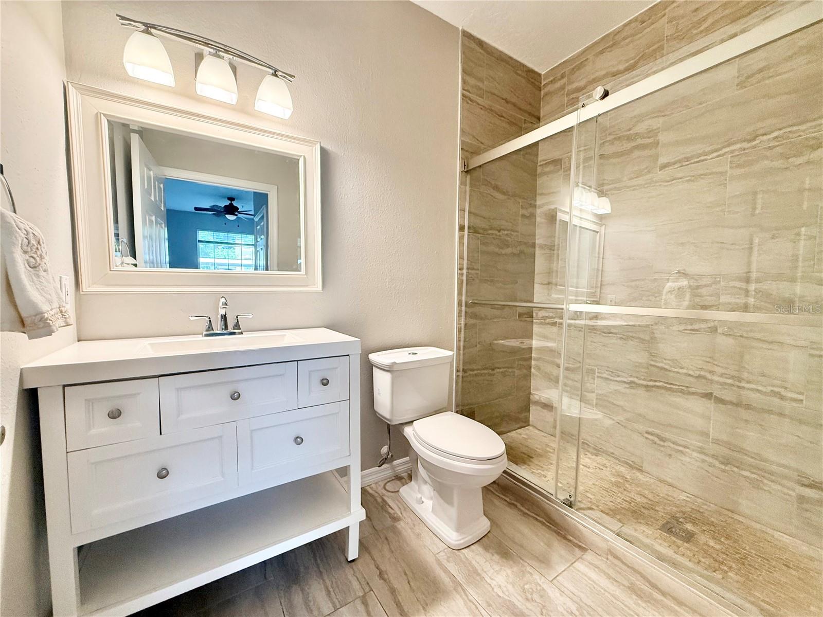 CRESTVIEW CONDO PH 01 - Residential Lease