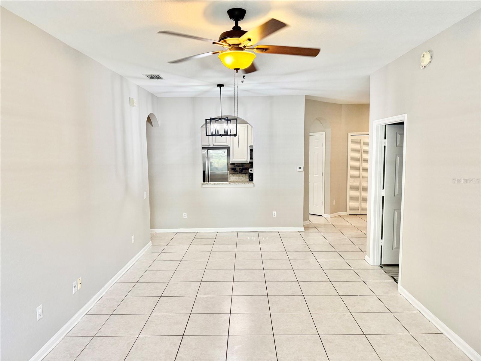 CRESTVIEW CONDO PH 01 - Residential Lease
