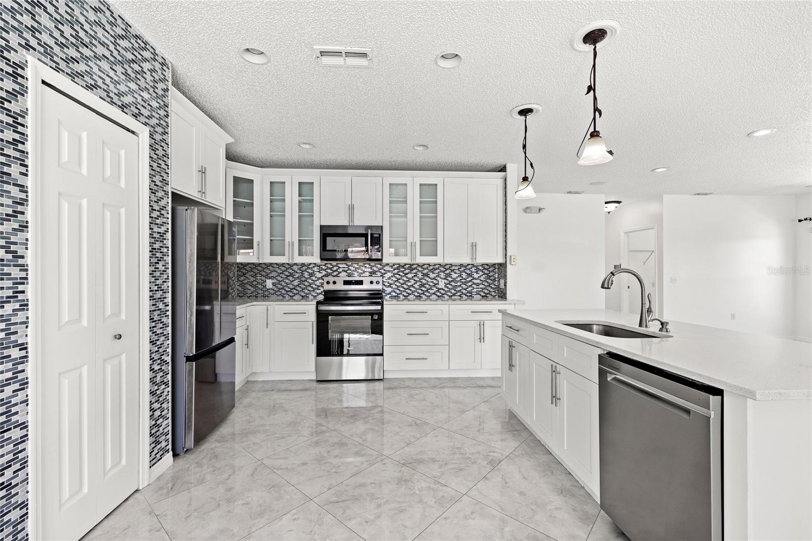CALLA LILY COVE AT CRESCENT LAKE - Residential