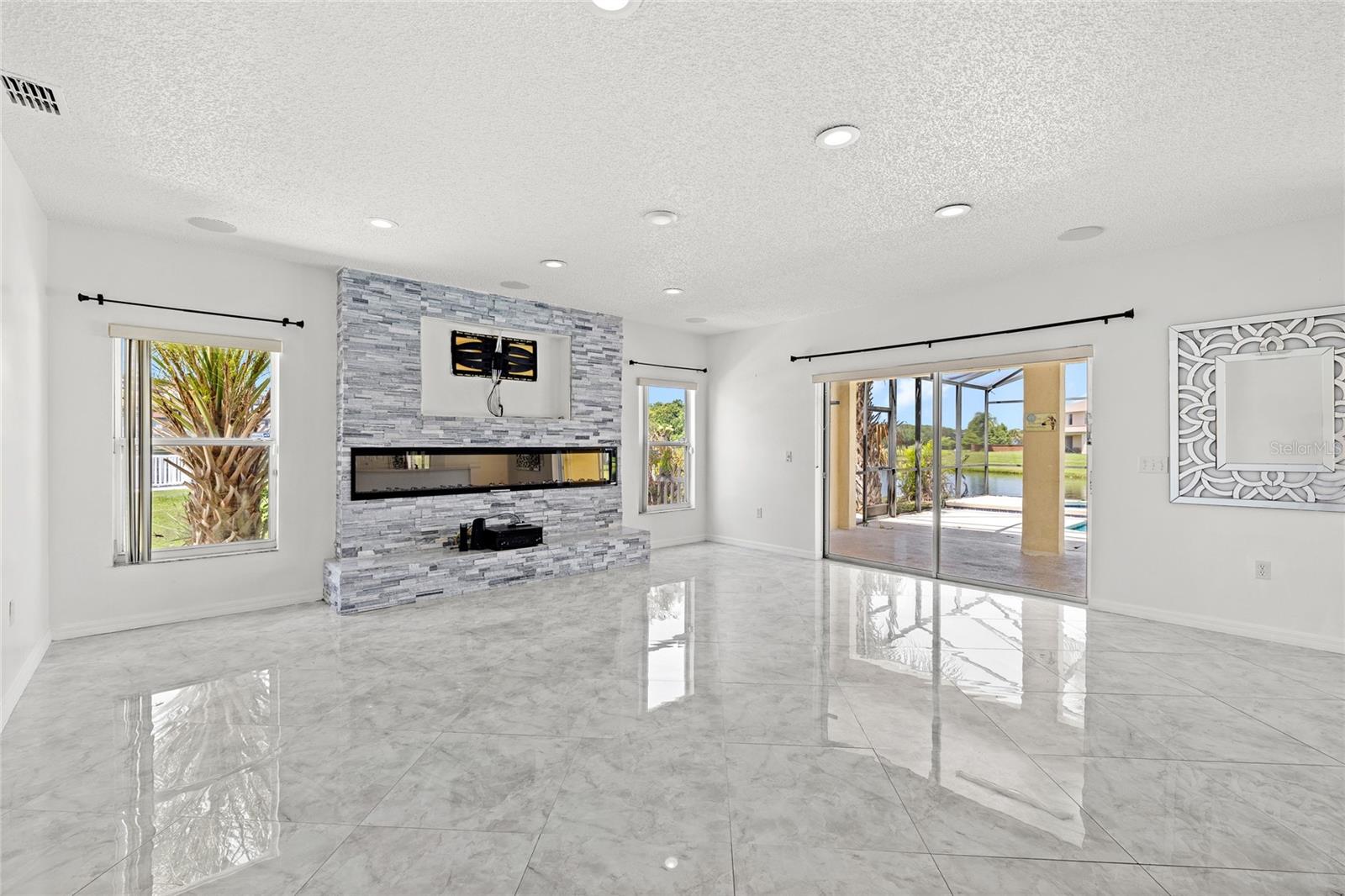 CALLA LILY COVE AT CRESCENT LAKE - Residential