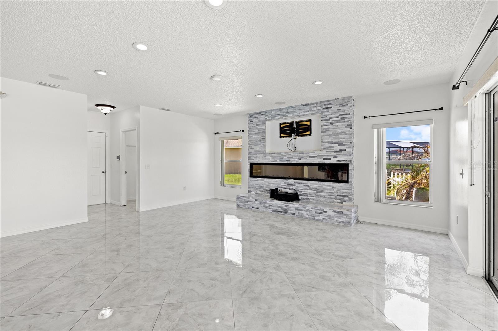 CALLA LILY COVE AT CRESCENT LAKE - Residential