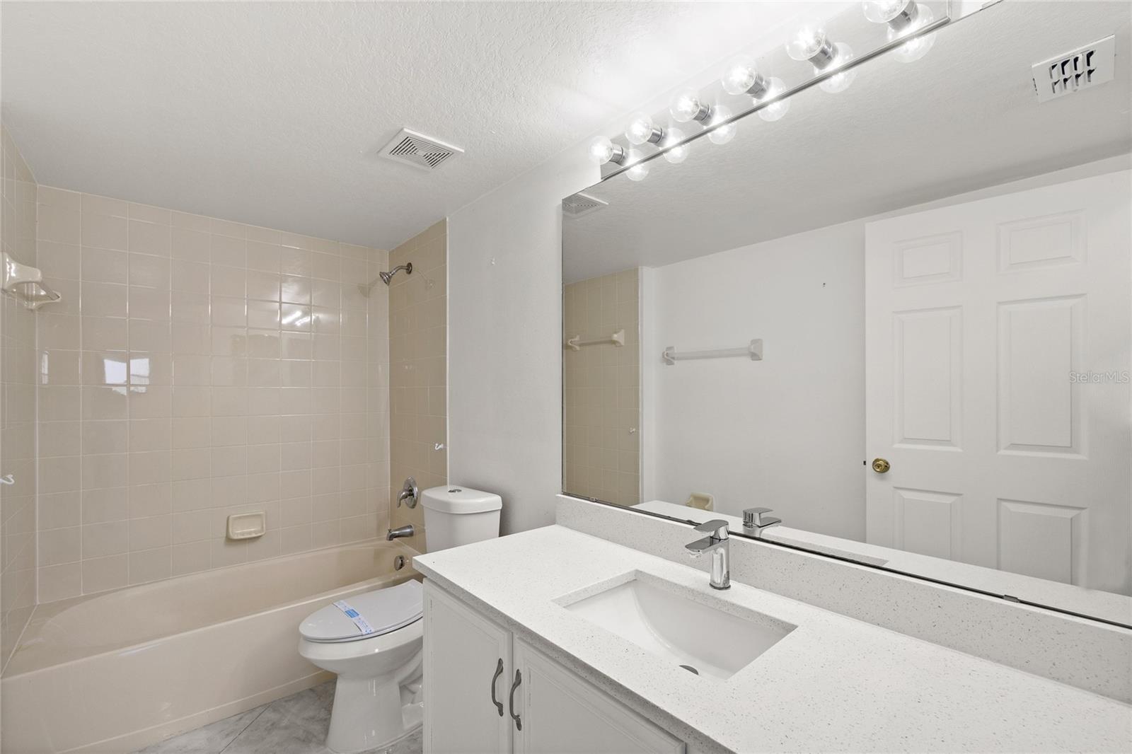 CALLA LILY COVE AT CRESCENT LAKE - Residential