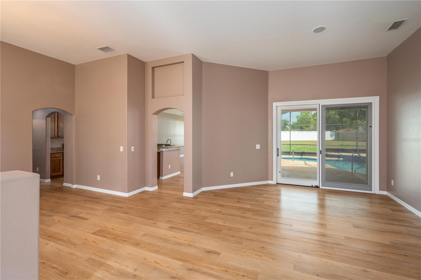 ESTATES/AUBURNDALE - Residential