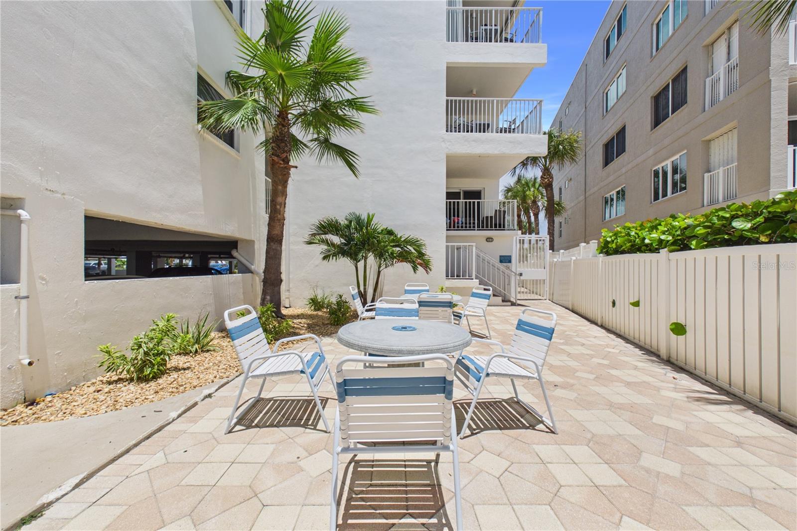 HOLIDAY VILLAS 2 - Residential