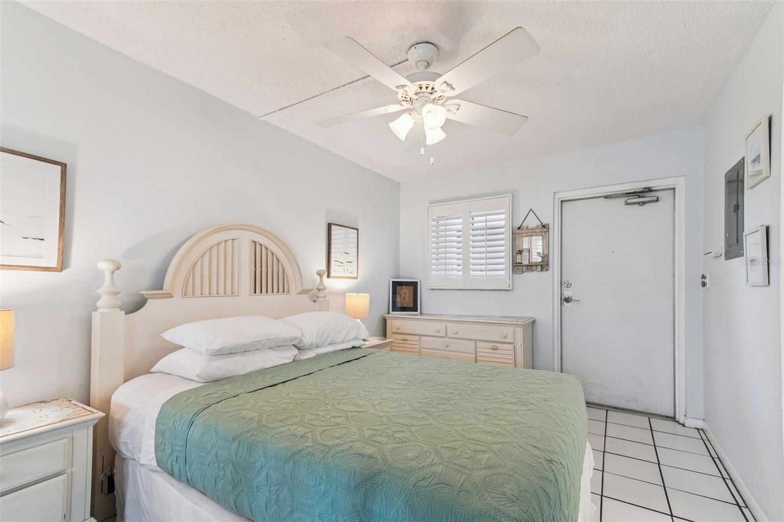 BAYSIDE CONDO - Residential