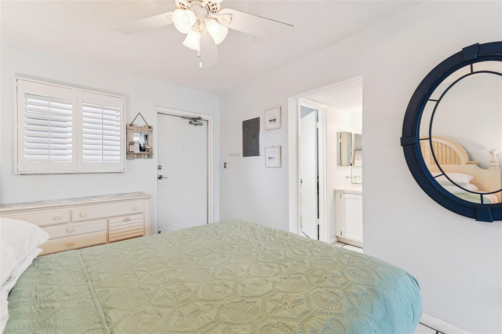 BAYSIDE CONDO - Residential