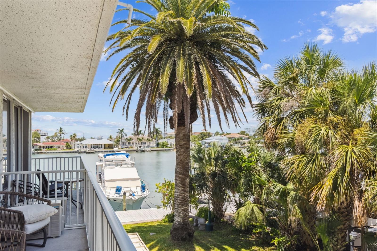 BAYSIDE CONDO - Residential