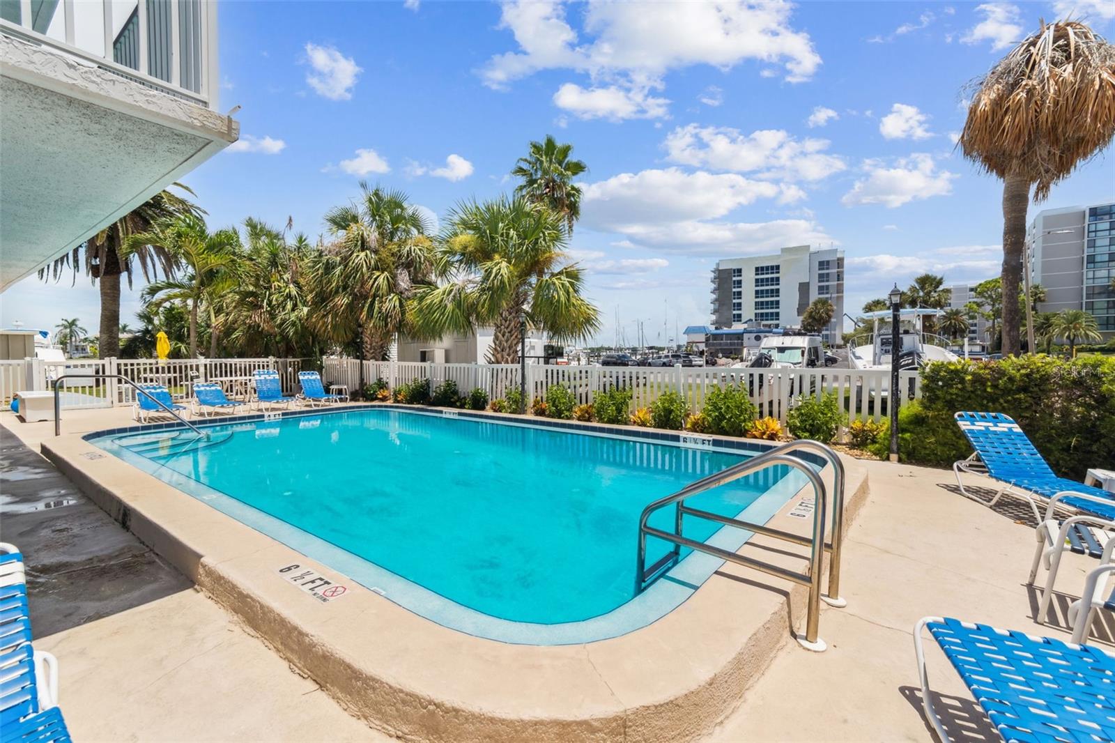 BAYSIDE CONDO - Residential