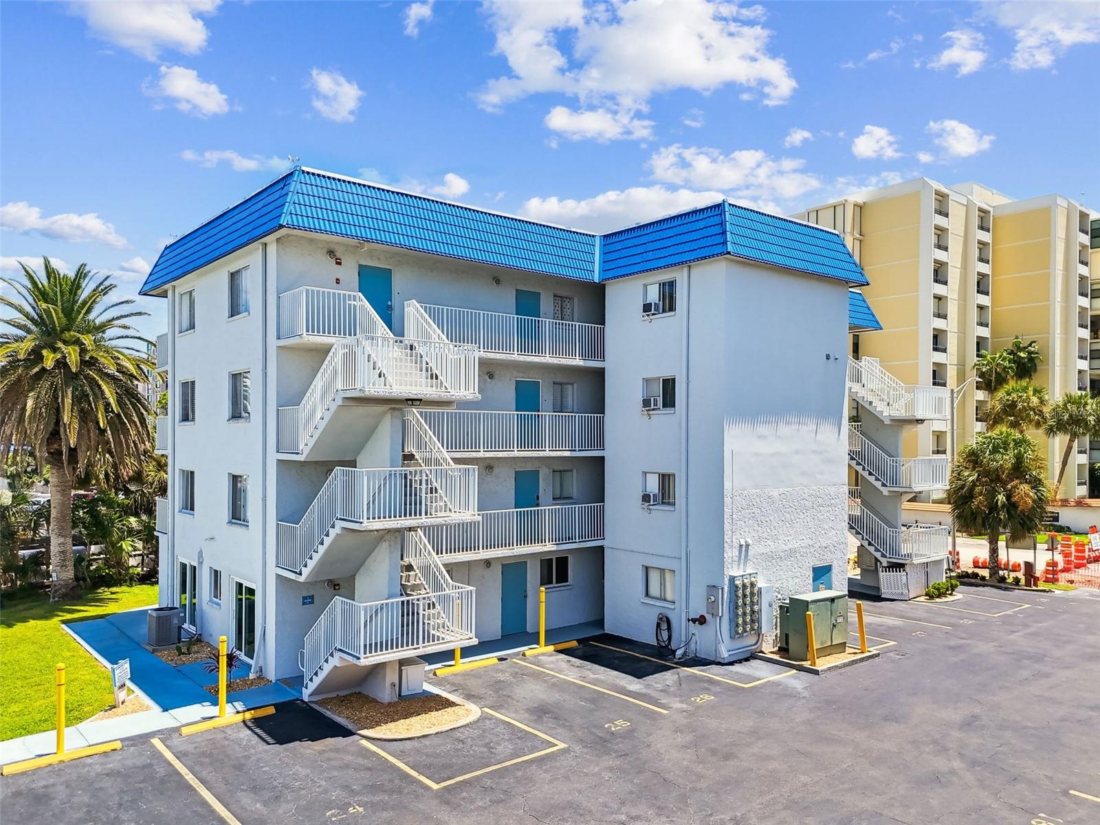 BAYSIDE CONDO - Residential