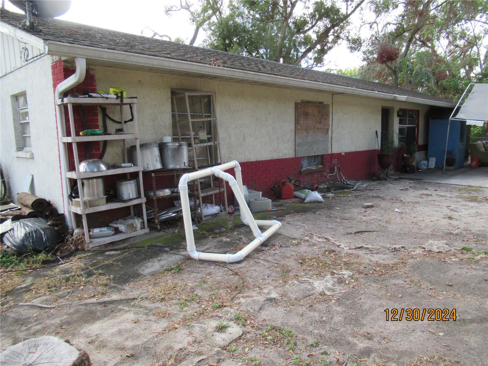 THIS IS THE DIAMOND IN THE ROUGH YOU HAVE BEEN LOOKING FOR  THIS 3/2 IS AFIXER NEEDS FLOORING,UPDATE KITCHEN AND BATHS
INTERIOR PAINT AND WINDOWS THRU OUT. THIS PROPERTY HAS NUMEROUS POSSIBILITIES FROM MULTI FAMILY TO SOME COMMERICAL
CHECH THE ZONING WITH THE CITY OF BRADENTON   ZONED T4R SWEAT EQUITY OR INVESTOR SOMEONE WILL BE A WINNER WITH THIS PROPERTY
****************************SELLER IS MOTIVATED*****************************                                                                                           
CHECK ATTACHED DOCUMENTS COUNTY RECORDS ARE IN ERROR PROPERTY IS IN EXCESS OF 15000 SQ.FOOT                                                            
COUNTY HAS BEEN NOTIFIED AND THEY ARE WORKING ON FIXING RECORDS