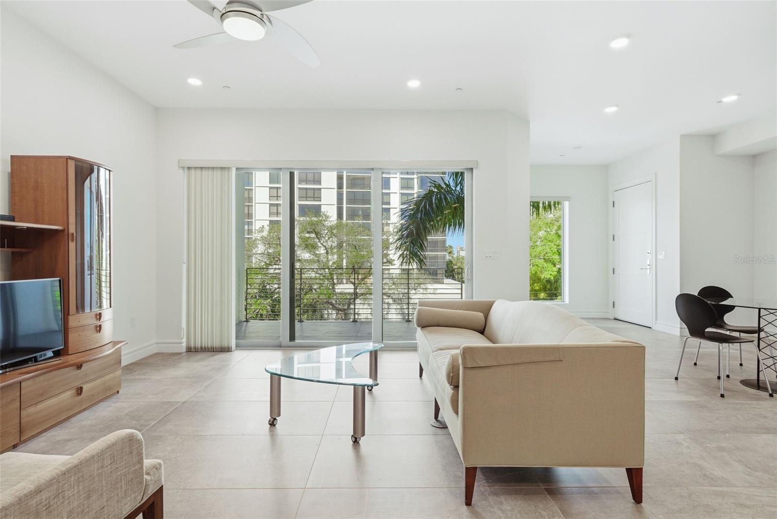 7 ONE ONE PALM - Residential