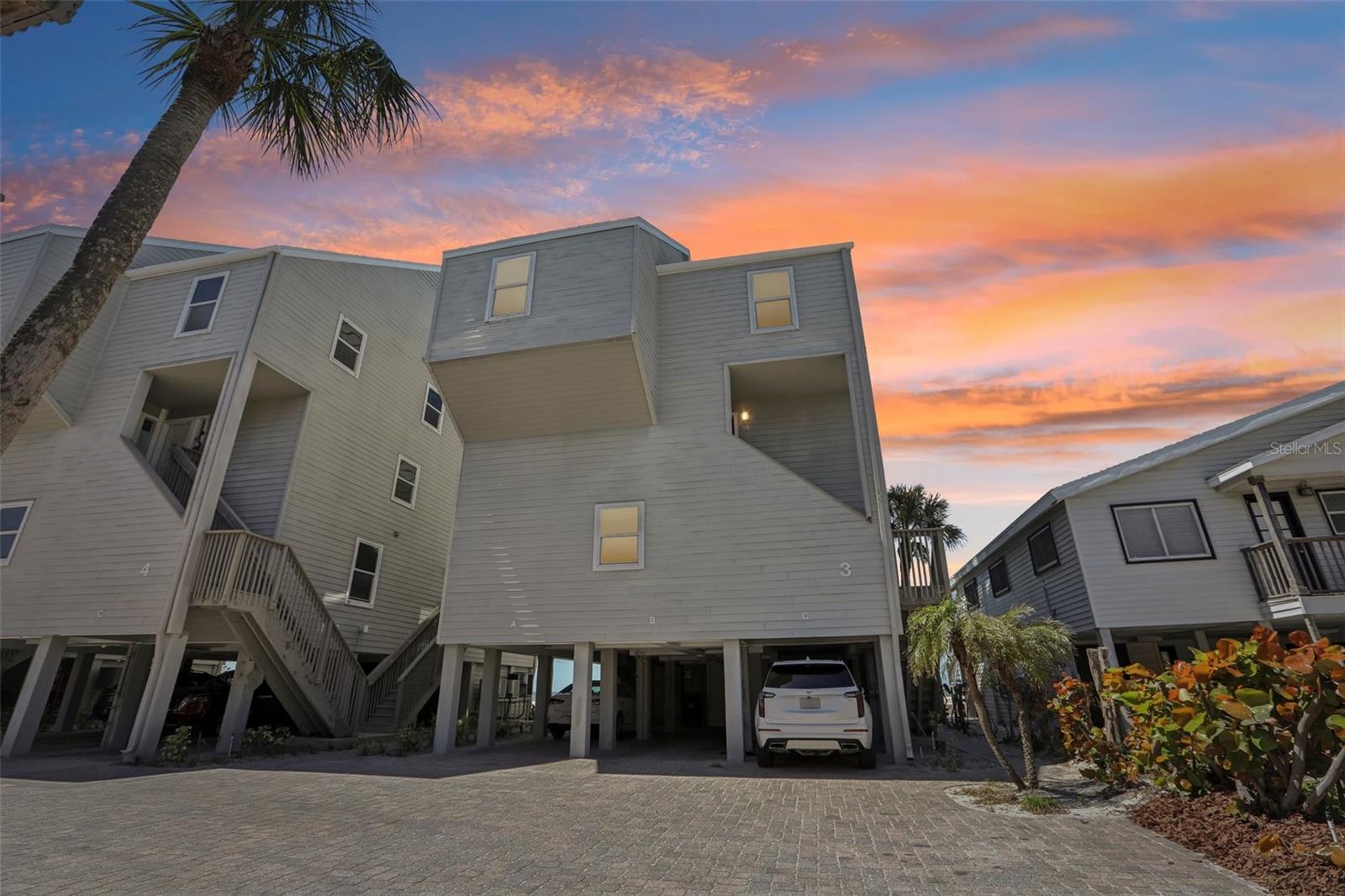 PELICANS POINTE BEACH HOMES - Residential