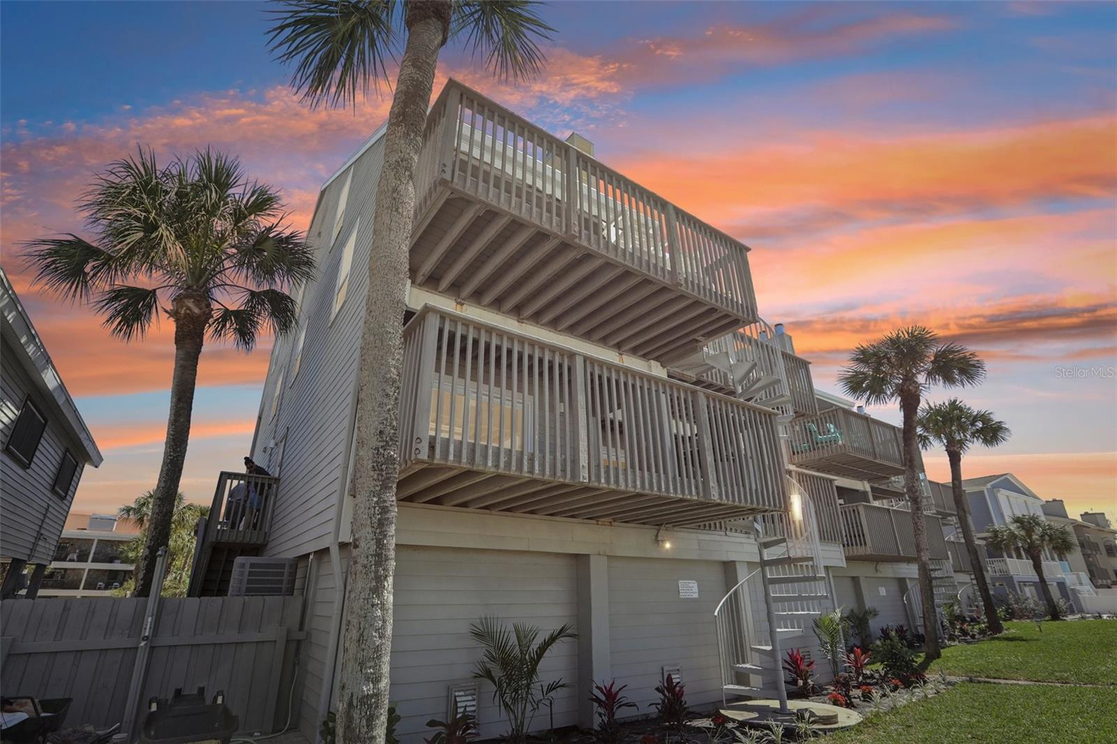 PELICANS POINTE BEACH HOMES - Residential