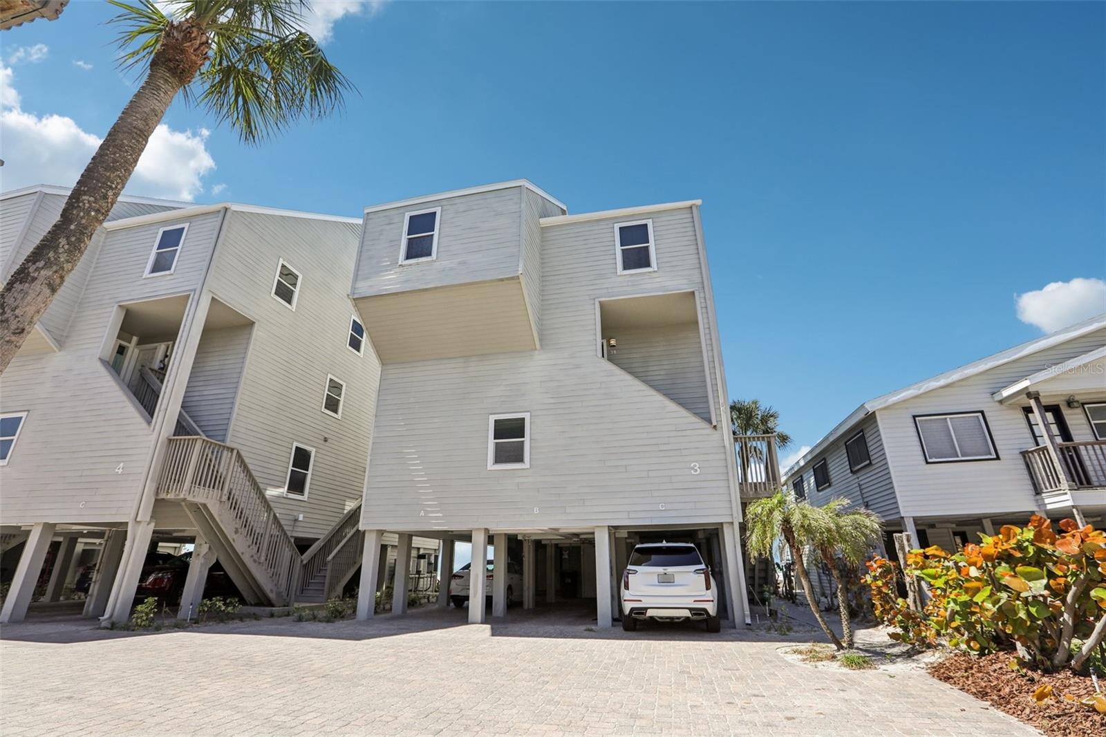 PELICANS POINTE BEACH HOMES - Residential