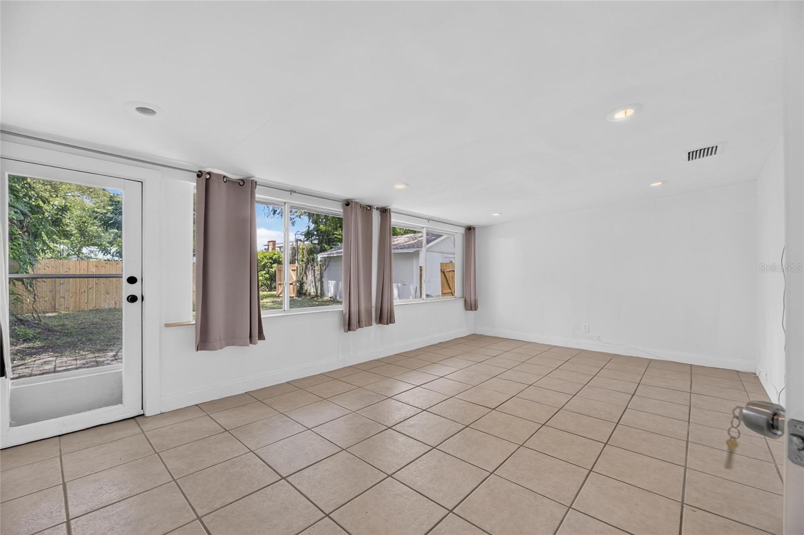 VALKENWAL - Residential Lease