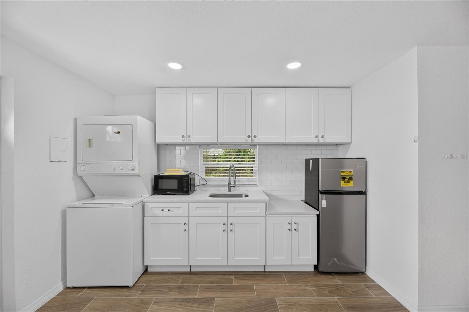 VALKENWAL - Residential Lease