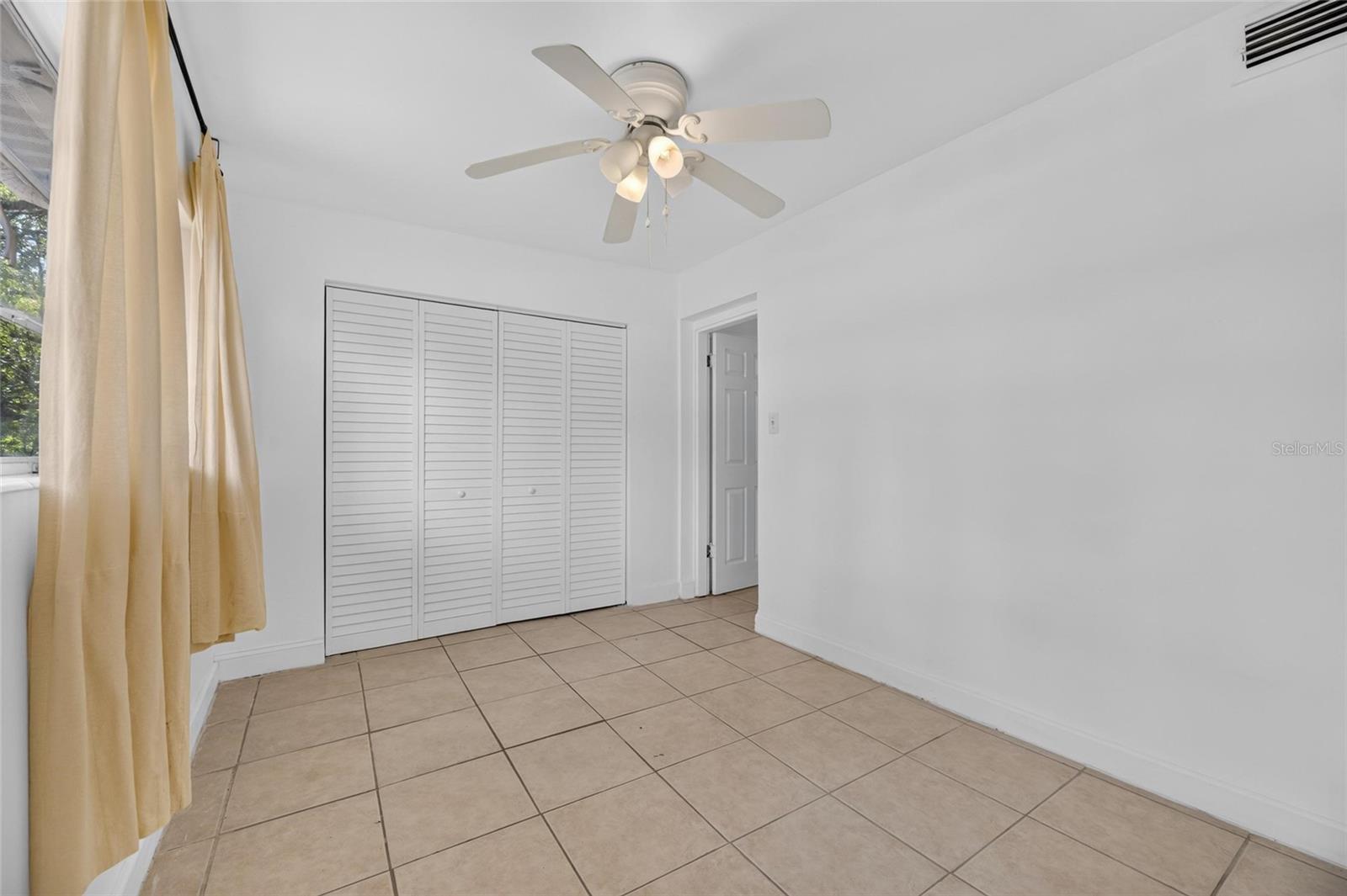 VALKENWAL - Residential Lease