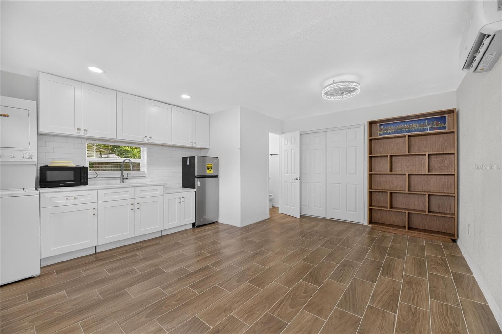 VALKENWAL - Residential Lease