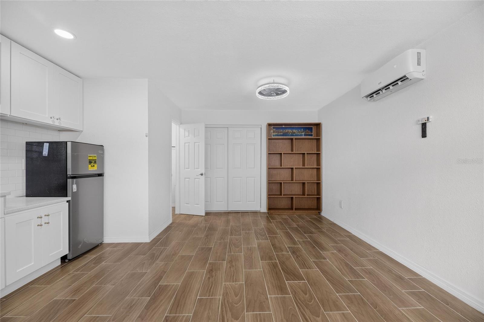 VALKENWAL - Residential Lease