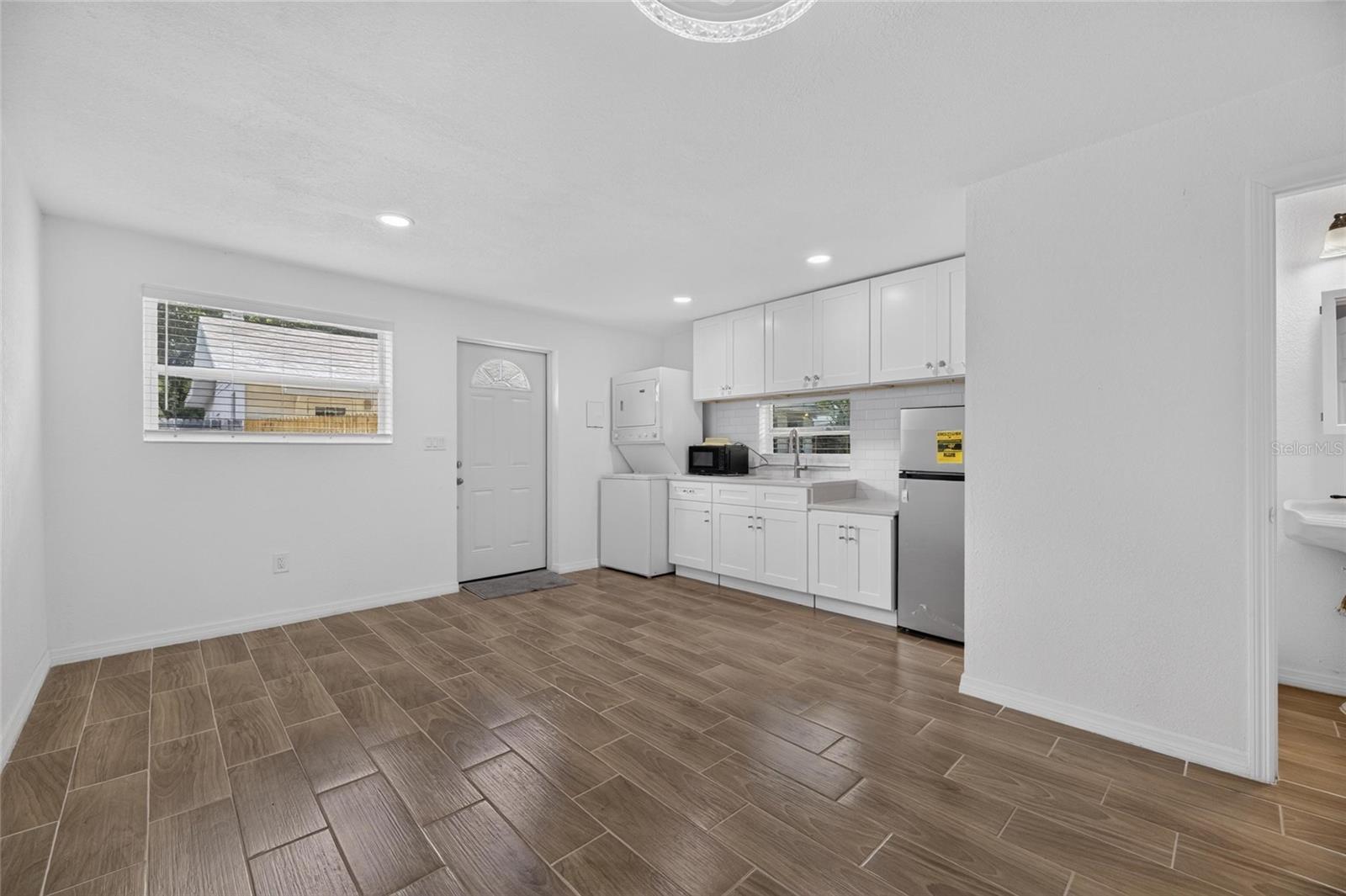 VALKENWAL - Residential Lease