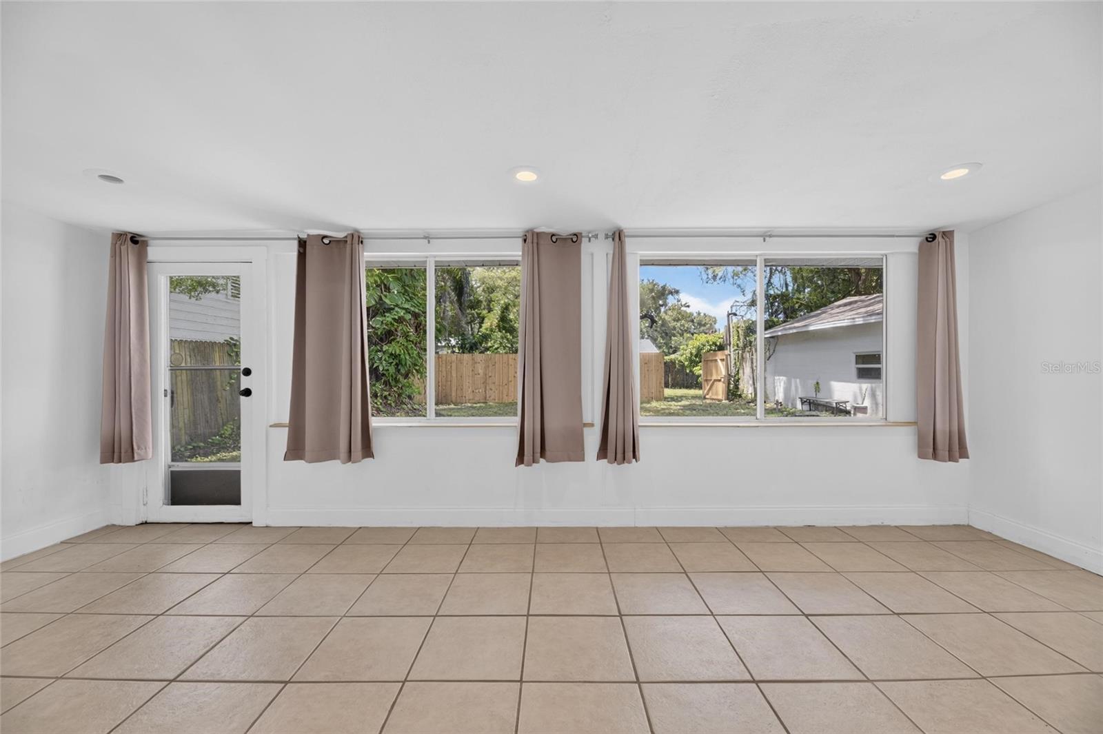 VALKENWAL - Residential Lease
