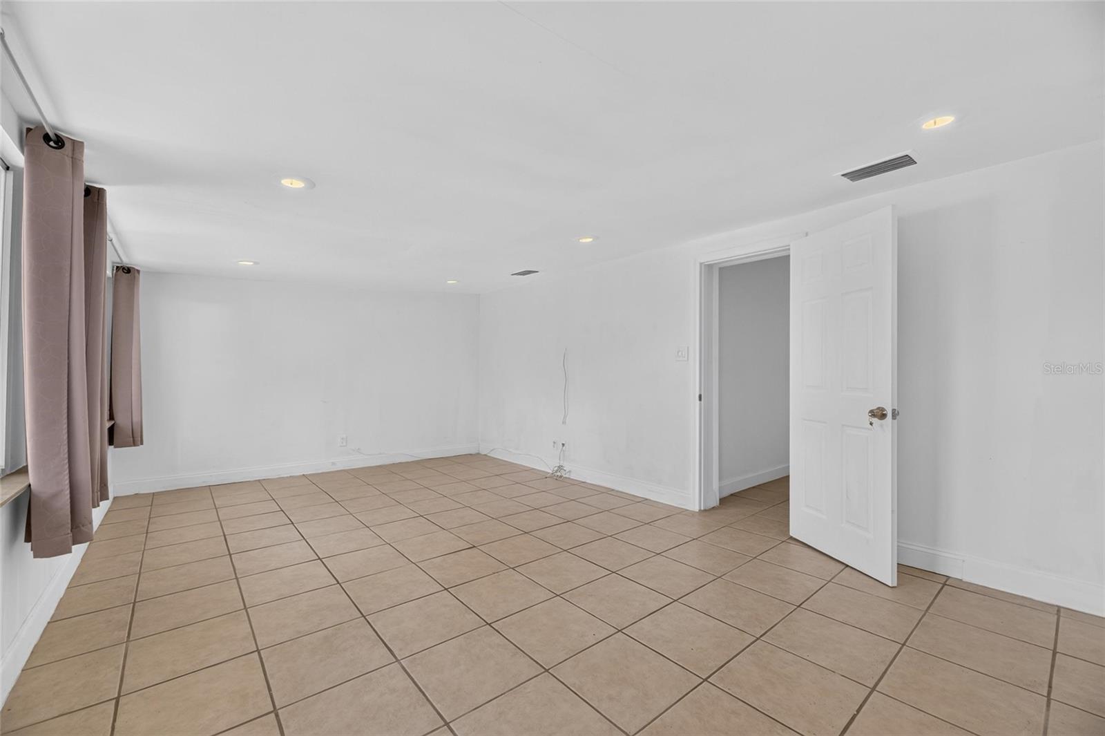 VALKENWAL - Residential Lease