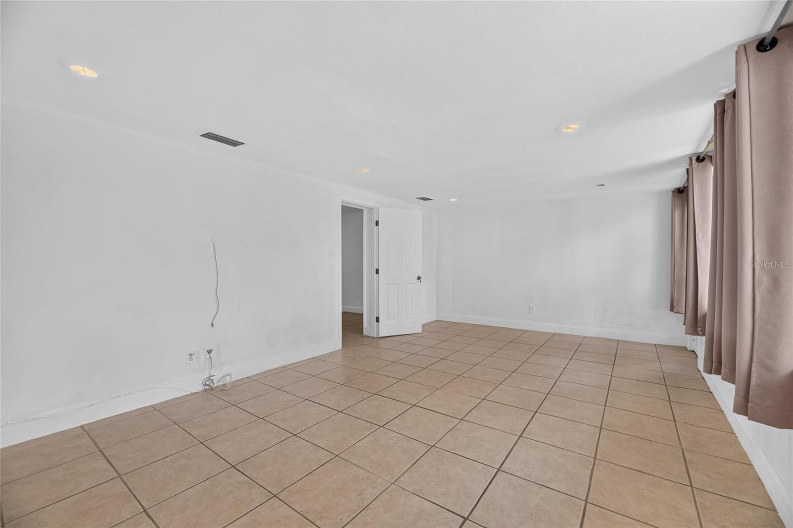 VALKENWAL - Residential Lease