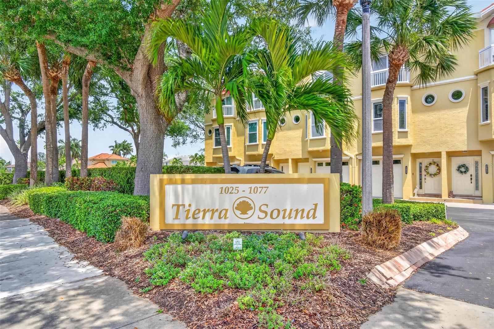 TIERRA SOUND TWNHMS - Residential
