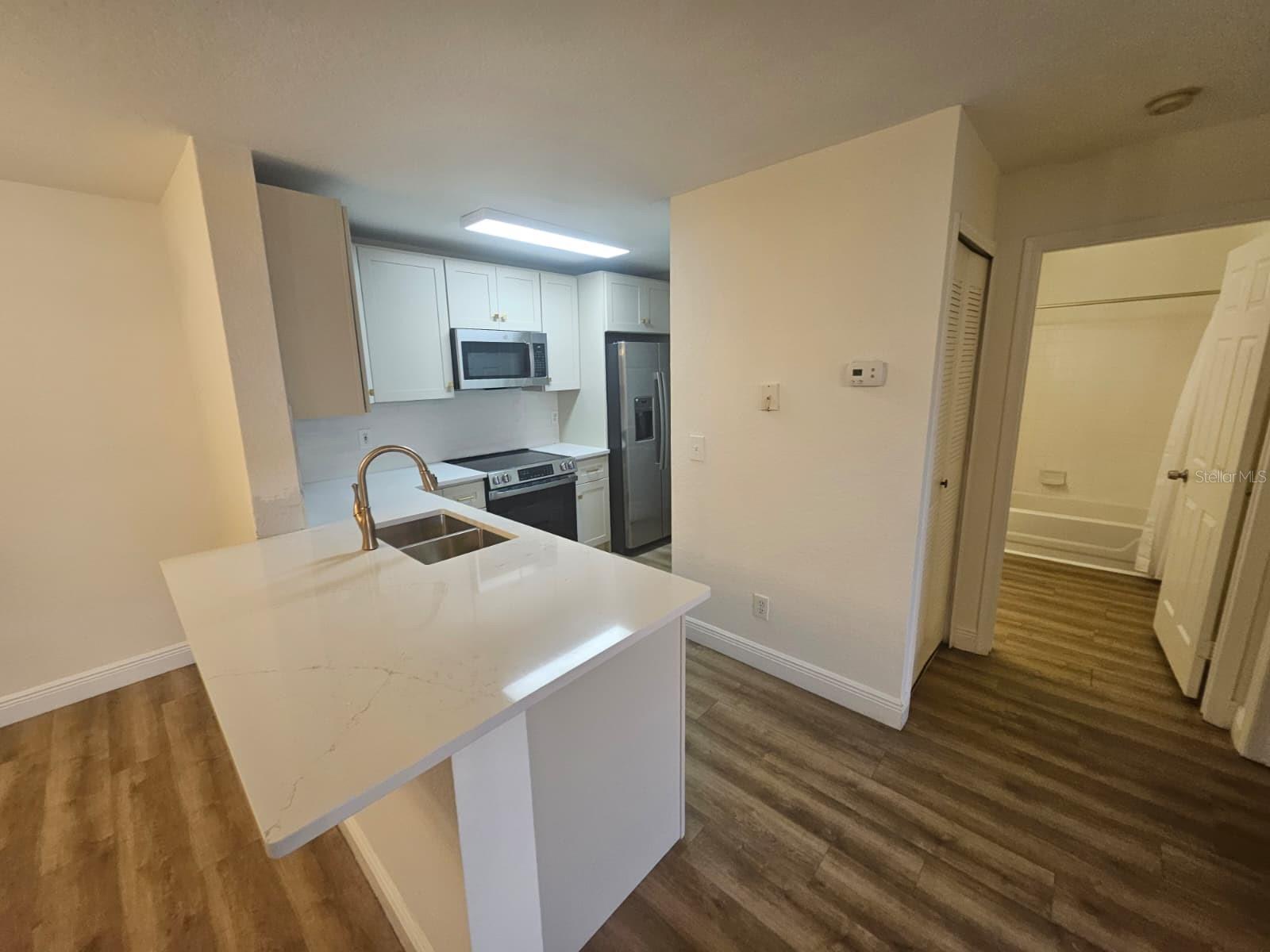 SANDLAKE PRIVATE RESIDENCES - Residential Lease