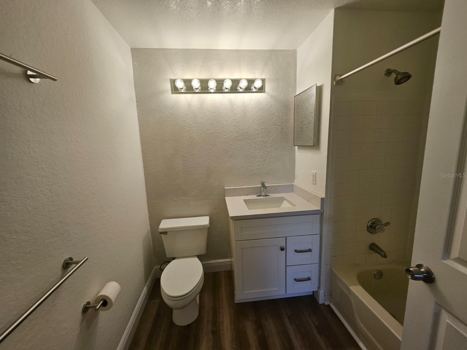 SANDLAKE PRIVATE RESIDENCES - Residential Lease
